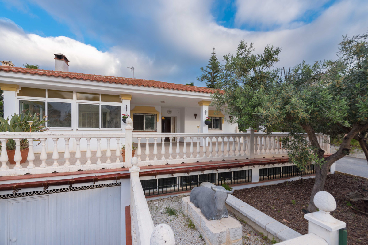 4 Bedroom Detached Villa For Sale Cerros del Aguila, Costa del Sol - HP3771301