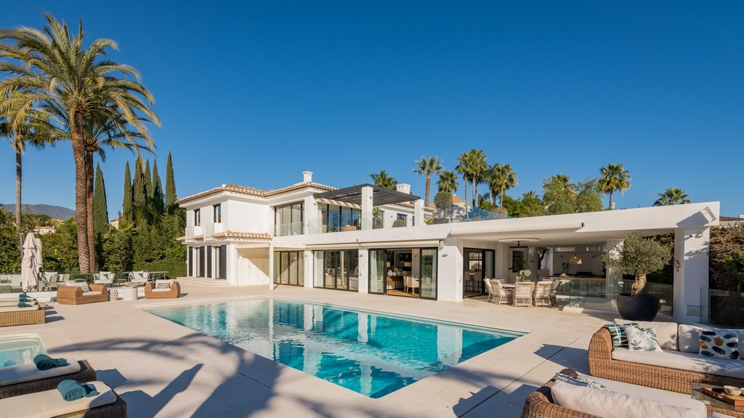 Detached Villa for sale in Nueva Andalucía R4415626