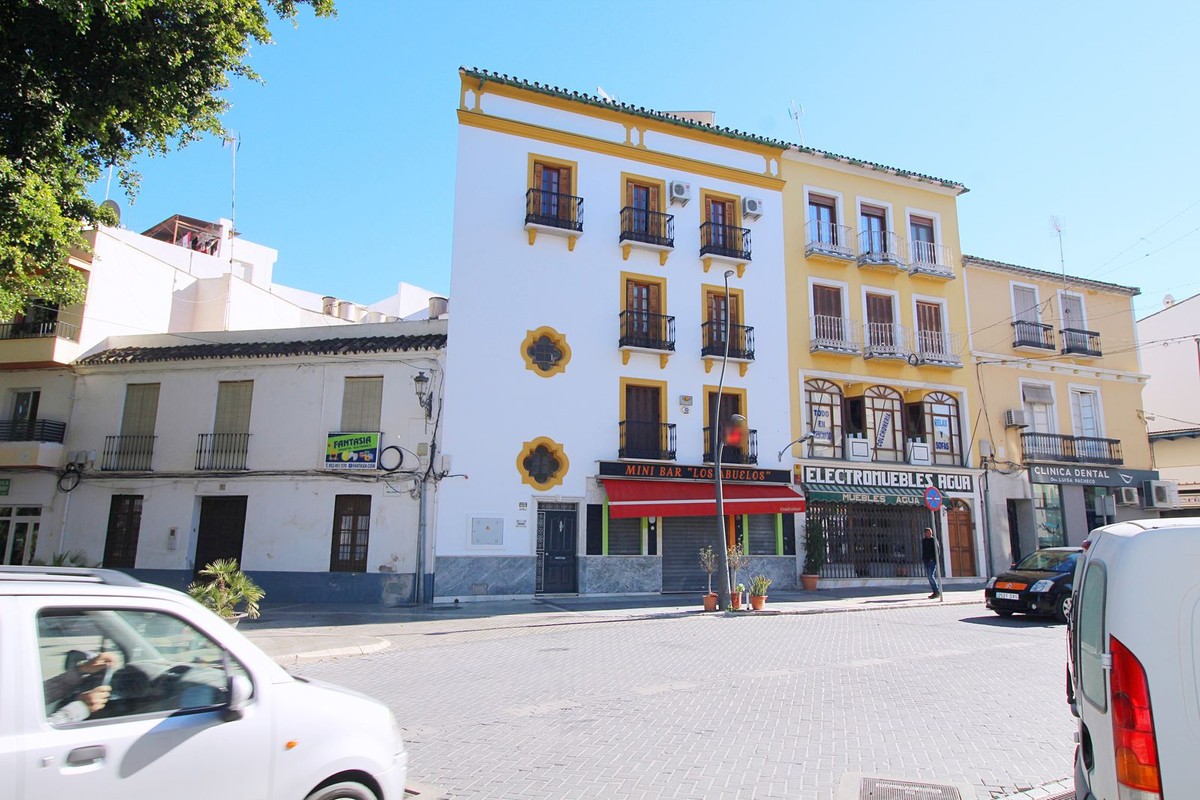 Incredible investment opportunity on this beautiful building with an excellent location downtown Coi Spain