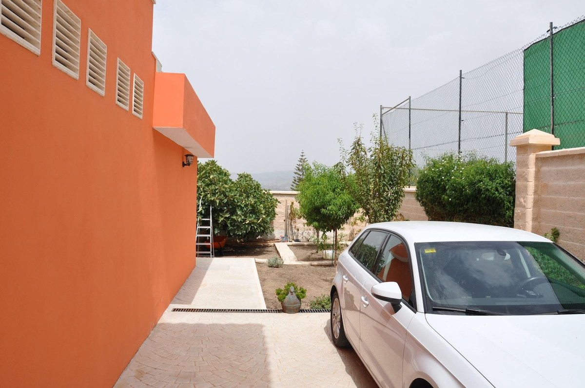 Villa te koop in Alhaurín de la Torre R4130764