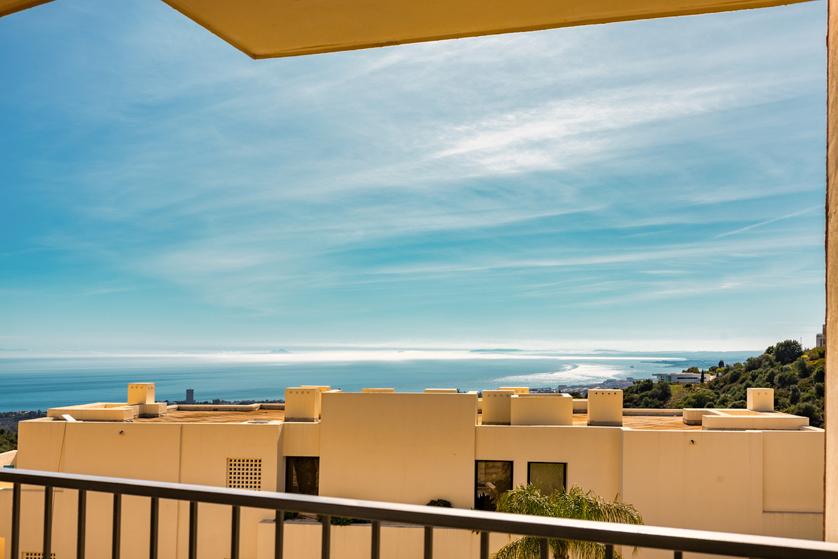 Middle Floor Apartment for sale in Marbella R4691026
