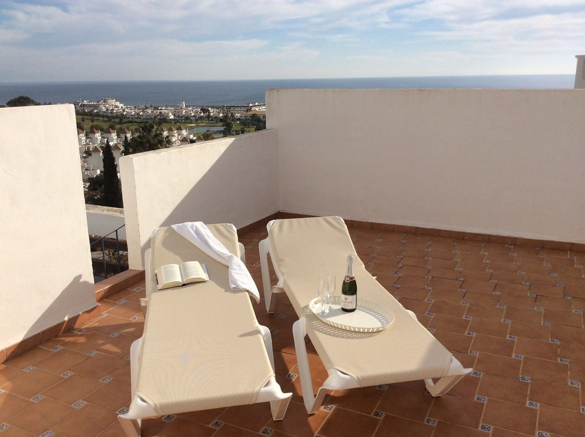 Stunning penthouse with sunroof terrace with amazing views to the coast.