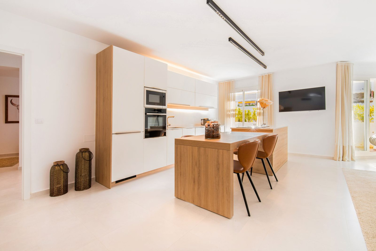 Renovated large 4 bedroom ground floor apartment located in the urbanization of El Dorado in Nueva A, Spain