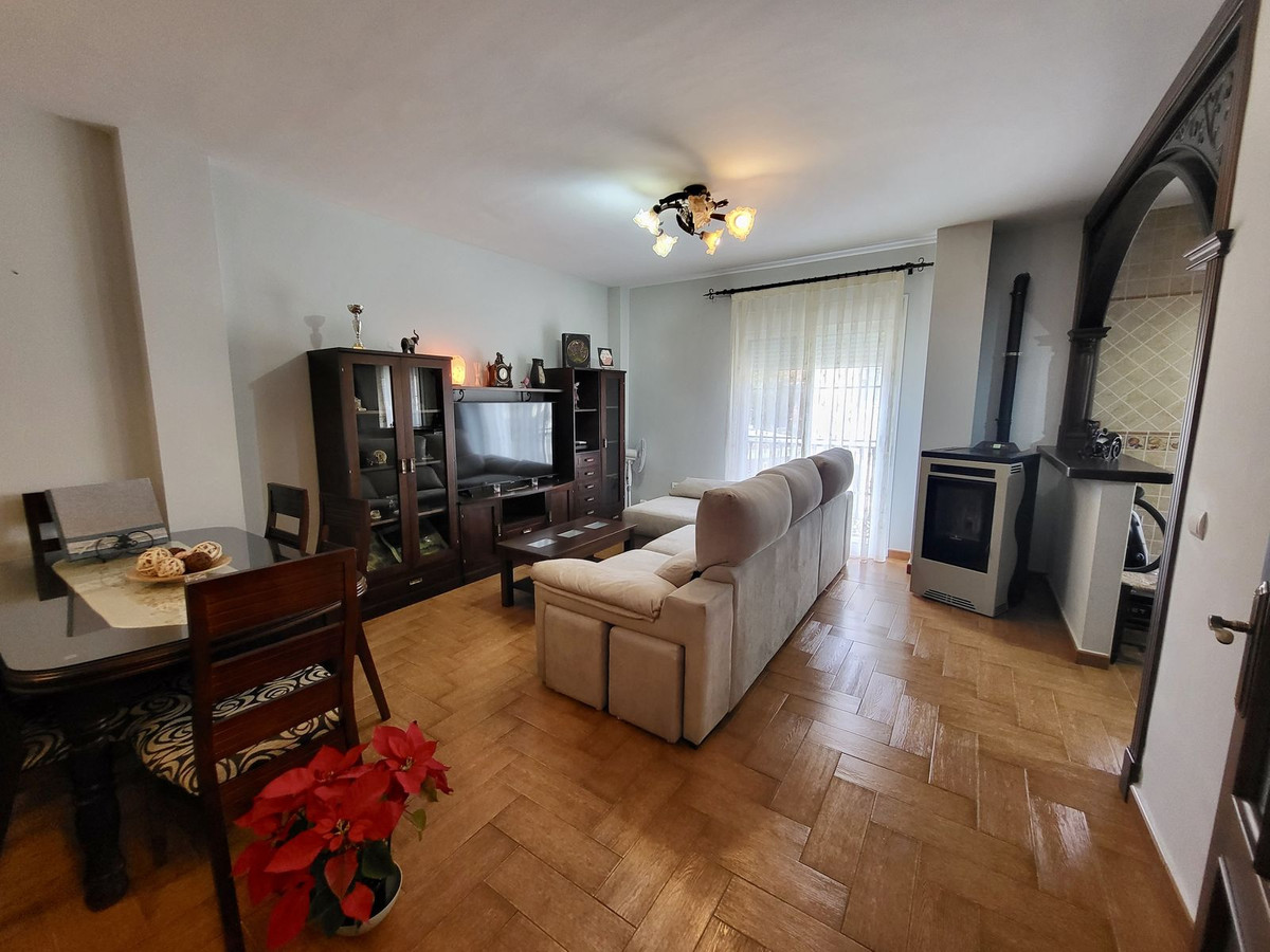 3 bedroom Apartment For Sale in Alhaurín el Grande, Málaga