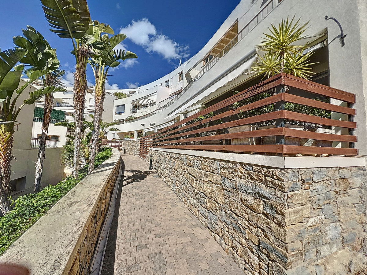 3 Dormitorios Apartamento Planta Baja  En Venta Altos de los Monteros, Costa del Sol - HP4670407