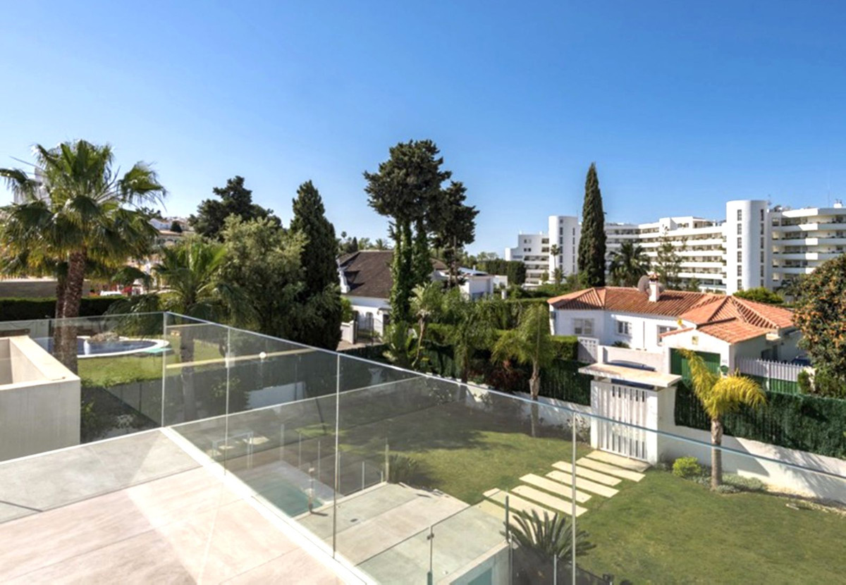 5 bedroom Villa For Sale in Marbella, Málaga - thumb 4