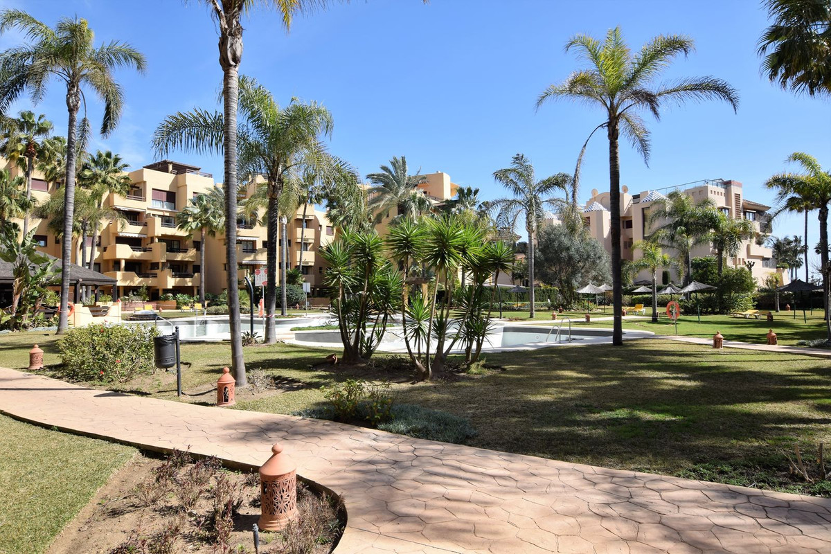 Apartment for sale in New Golden Mile, Estepona