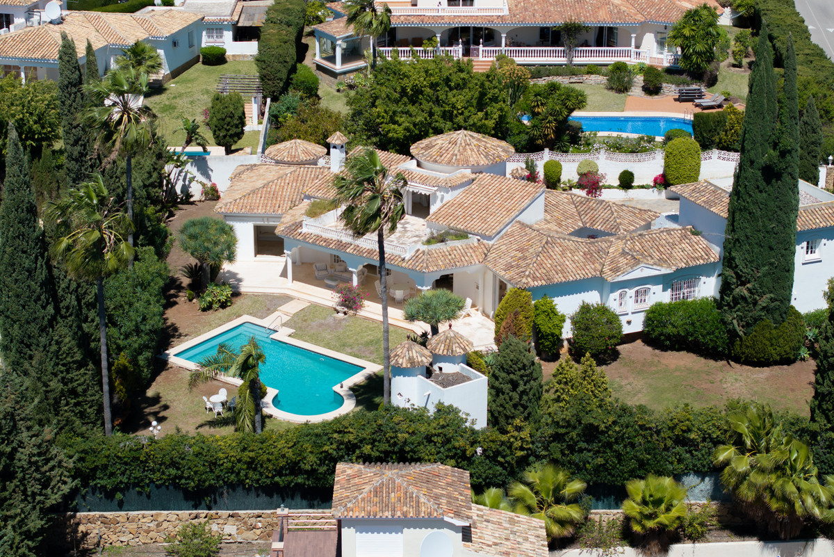 Villa te koop in El Paraiso R4713769
