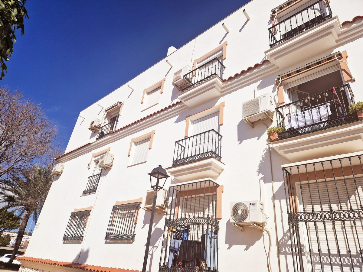 This lovely flat is located en the centre of La Cala close to the beach, restaurants and shops.

The, Spain