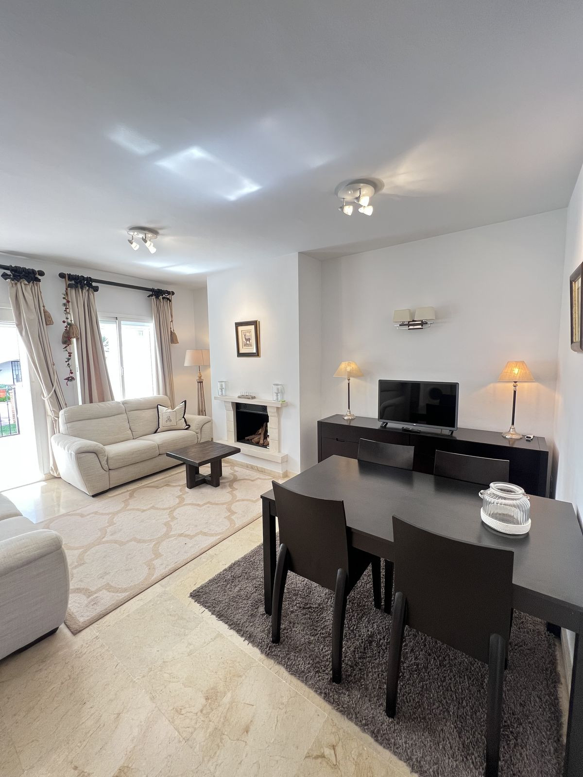 2 Bedroom Ground Floor Apartment For Sale Nueva Andalucía, Costa del Sol - HP4554496