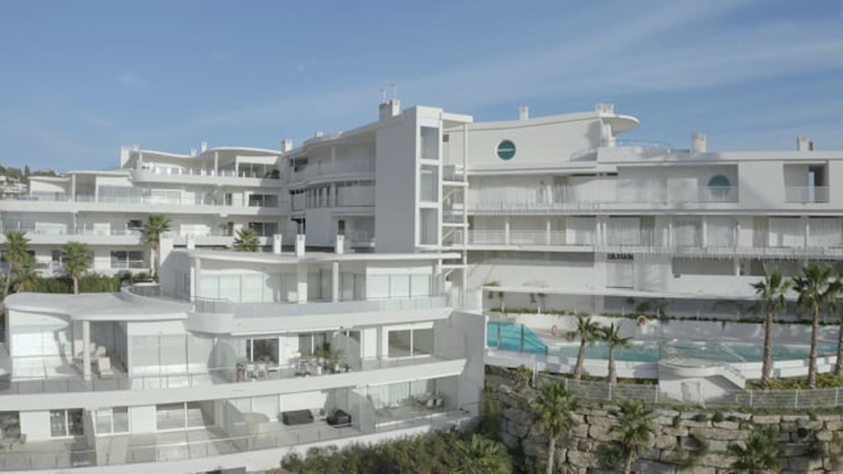 2 bed, 2 bath Apartment - Middle Floor - for sale in Benalmadena, Málaga, for 349,000 EUR