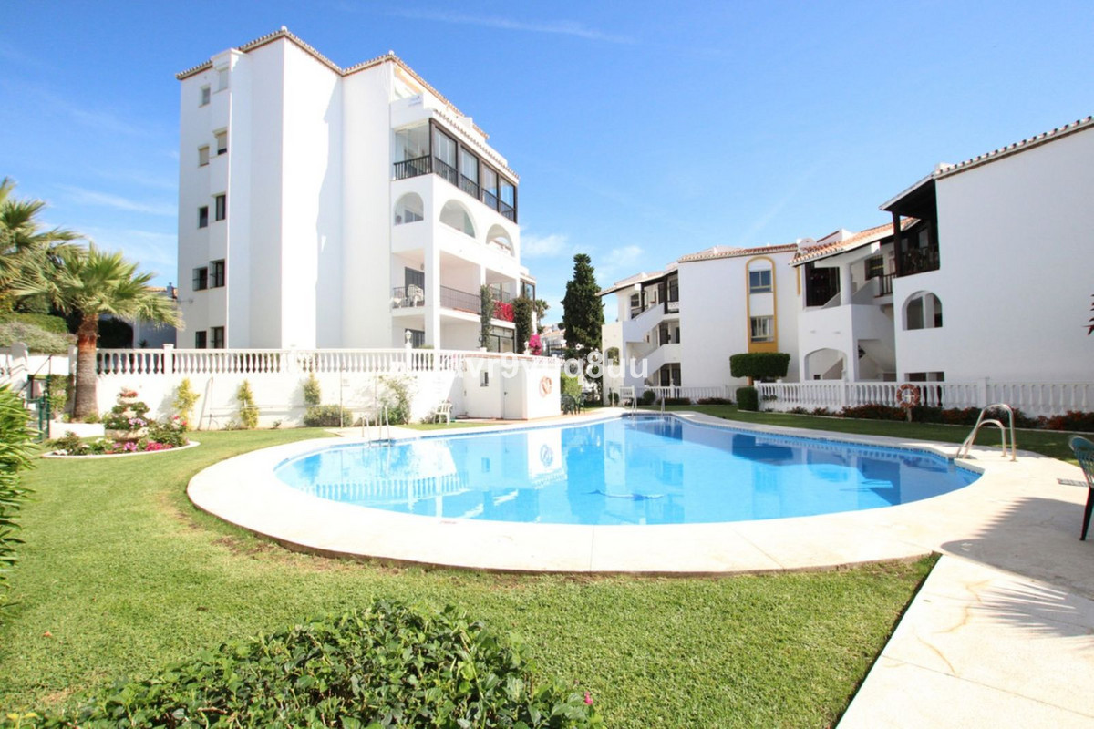 Located within walking distance of the beach and local amenities of Riviera del Sol in a well establ, Spain