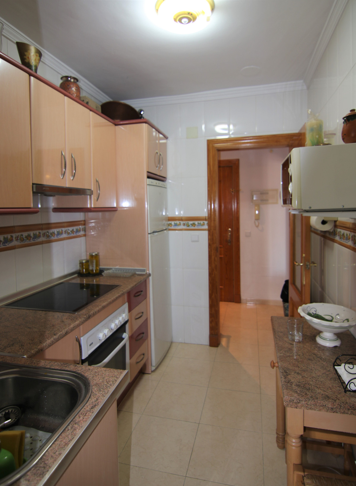 BEAUTIFUL GROUND FLOOR APARTMENT, IT IS VERY CLOSE TO  THE TOWN AND SUPERMARKETS, RESTRAUNTES.