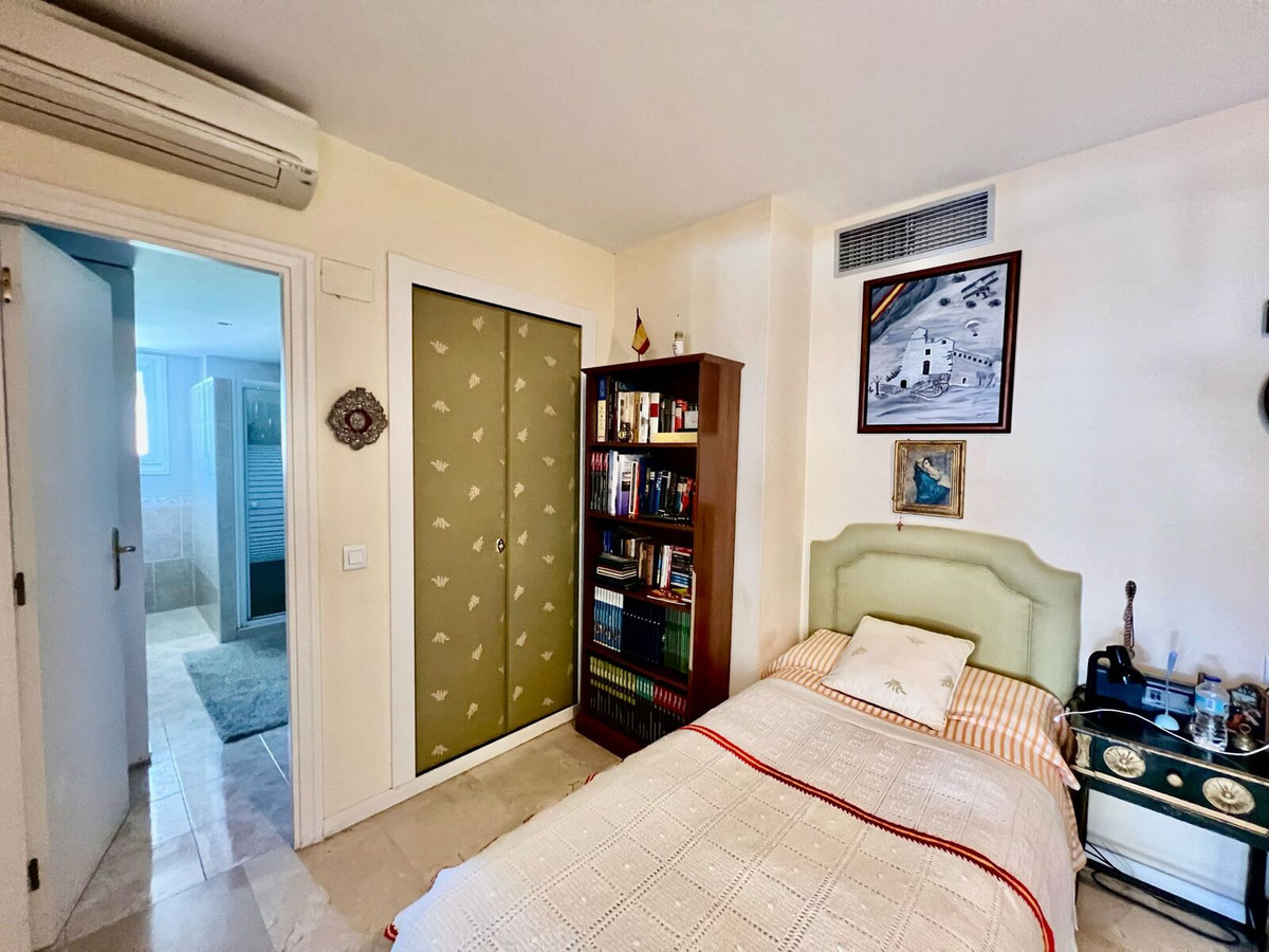 Apartamento con 4 Dormitorios en Venta Guadalmina Alta