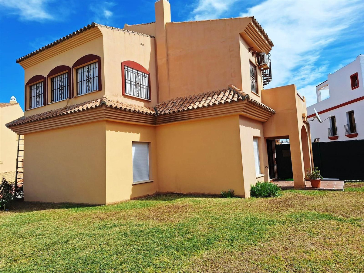 Stueetage Lejlighed Til salg i Casares Playa R4682119