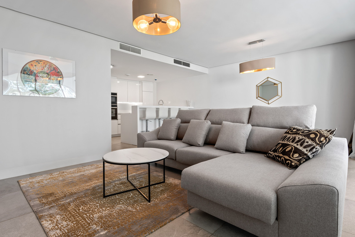 3 Bedroom Middle Floor Apartment For Sale Artola, Costa del Sol - HP4656805