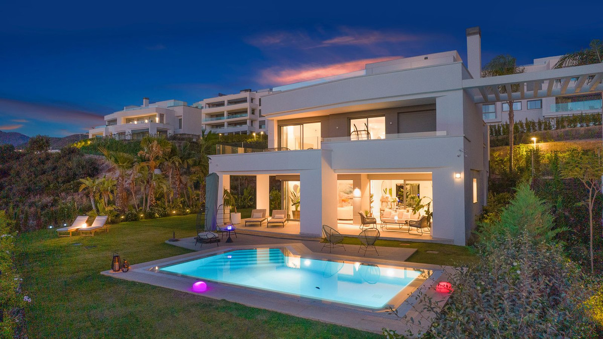 Detached Villa for sale in Marbella R4076101