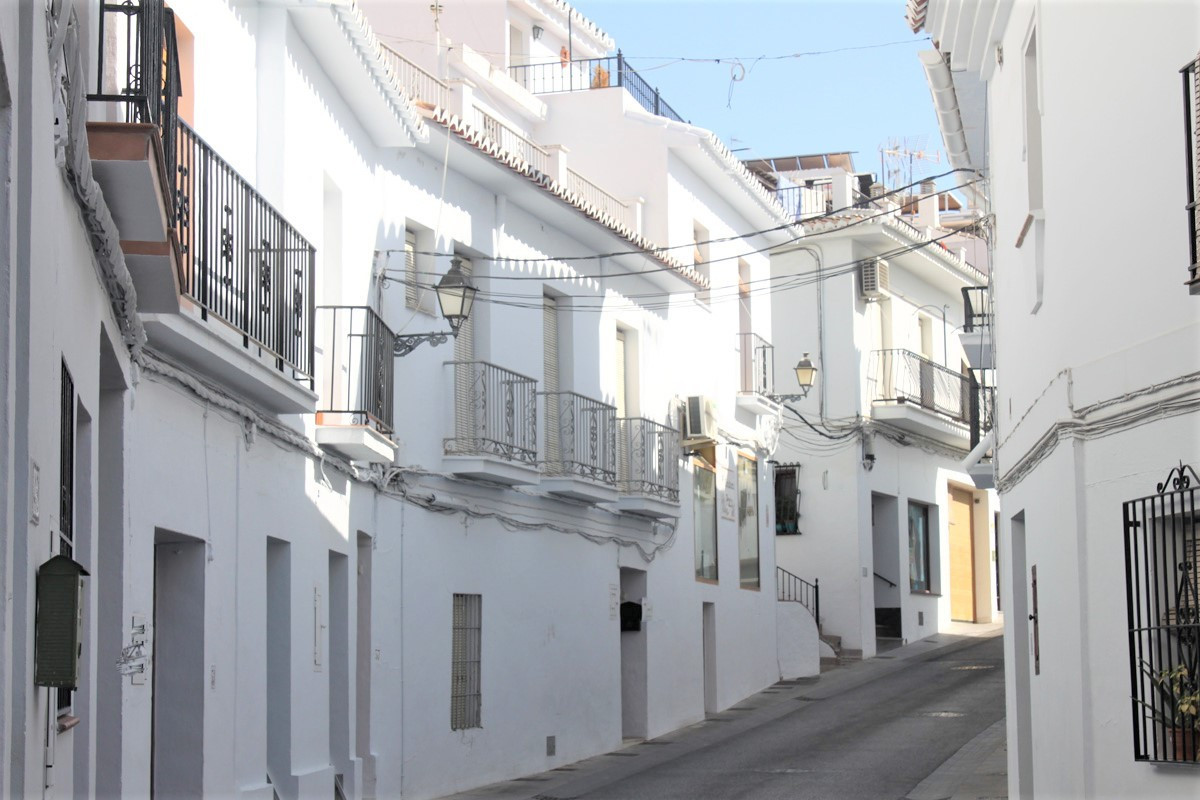 Frigiliana, Costa del Sol East, Málaga, Espanja - Rivitalo - Puoliksi irrotettu