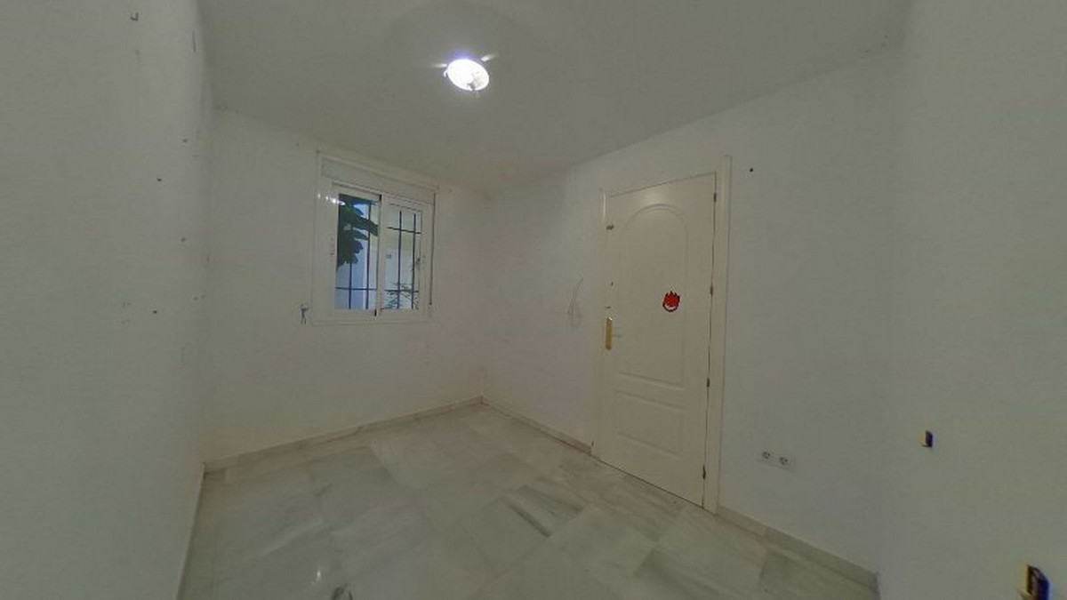 2 Bedroom Apartment For Sale, San Luis de Sabinillas