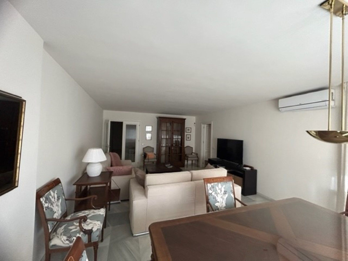 Middle Floor Apartment in Marbella R4563133