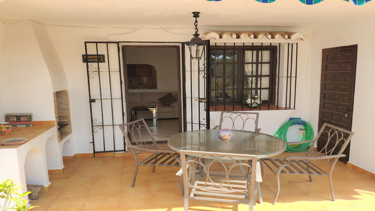 Charming townhouse for sale in Mijas la Nueva urbanization.

The lounge has a fireplace, hot/cold ai, Spain