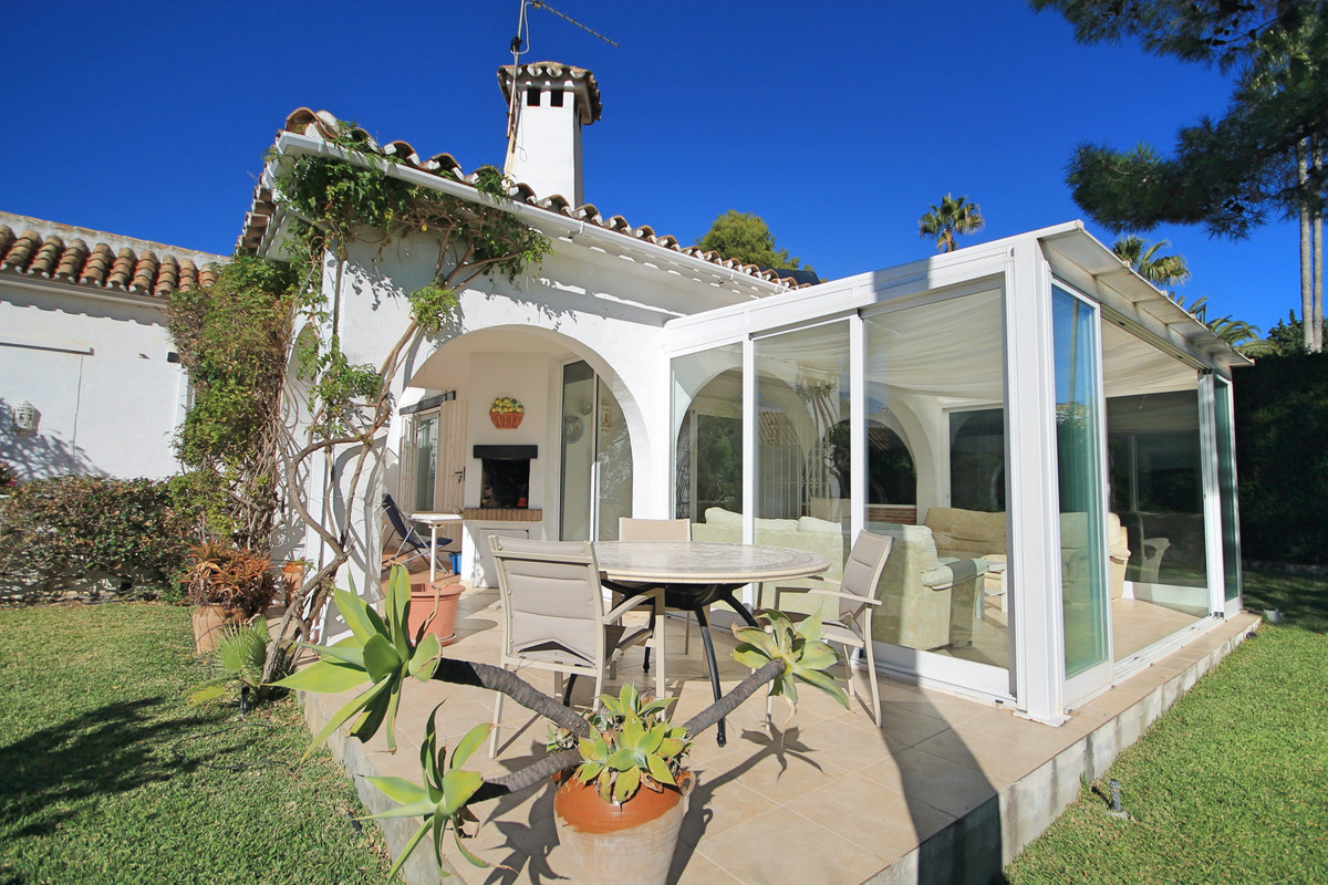 The property has a large split level lounge with fireplace and a spacious conservatory. It has sea v, Spain