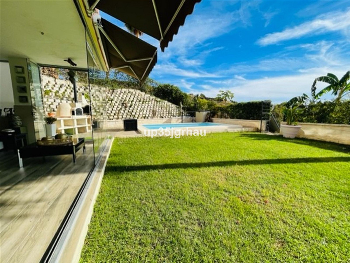 						Villa  Individuelle
													en vente 
															et en location
																			 à Estepona
					