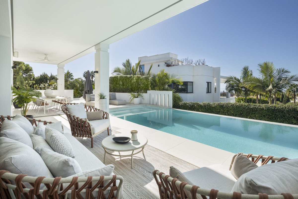 Villa Detached for sale in Nagüeles, Costa del Sol