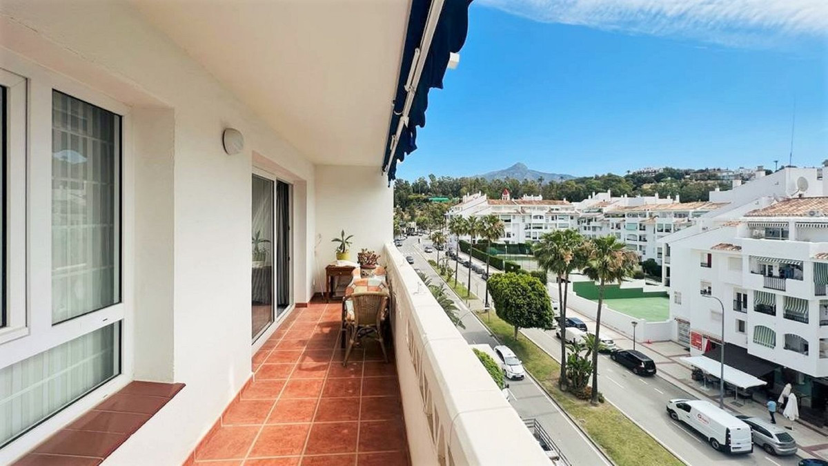 1 Bedroom Penthouse Duplex For Sale Nueva Andalucía, Costa del Sol - HP4323073