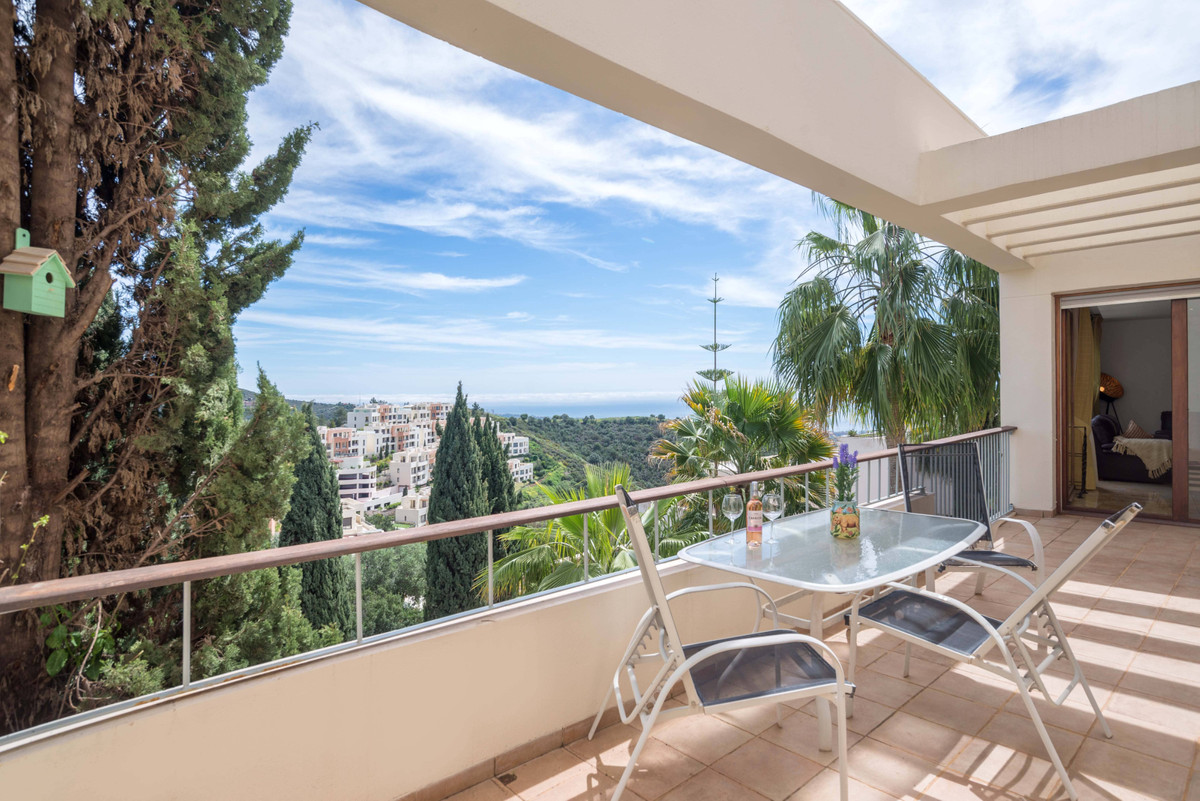 Apartament na środkowym piętrze na sprzedaż w Altos de los Monteros R4693561