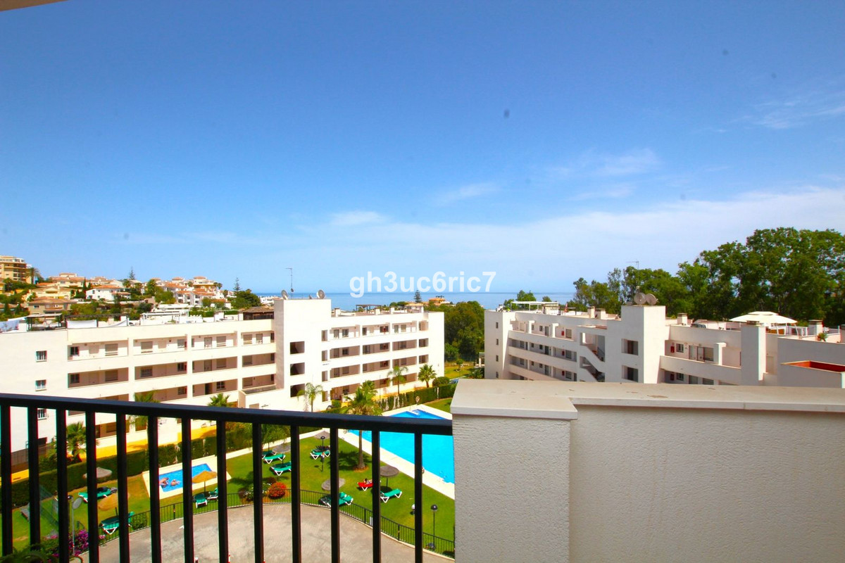 Nice three bedroom apartment with fantastic sea views in the Miraflores area of Riviera del Sol.
Com, Spain