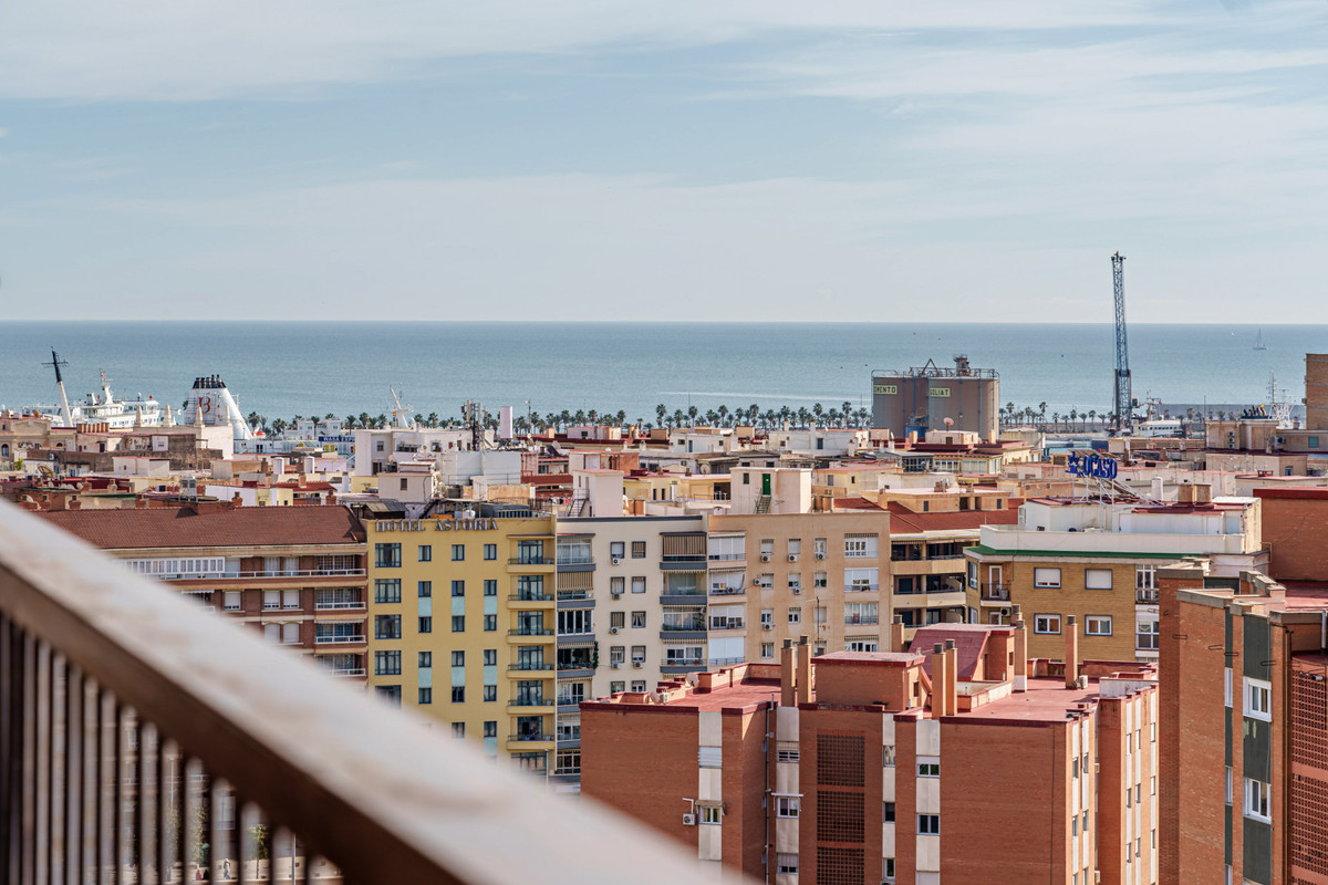 Comercial con 3 Dormitorios en Venta Málaga