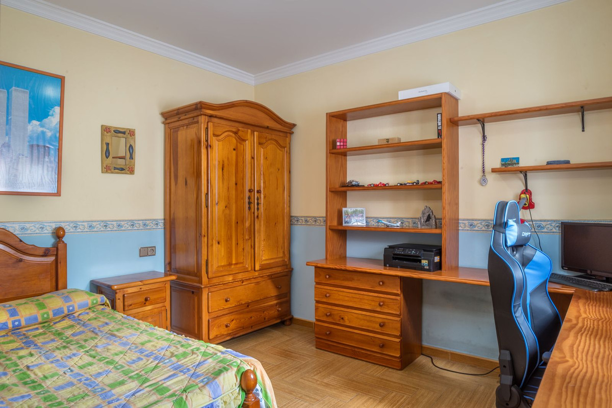 6 bedroom Townhouse For Sale in Alhaurín el Grande, Málaga - thumb 17