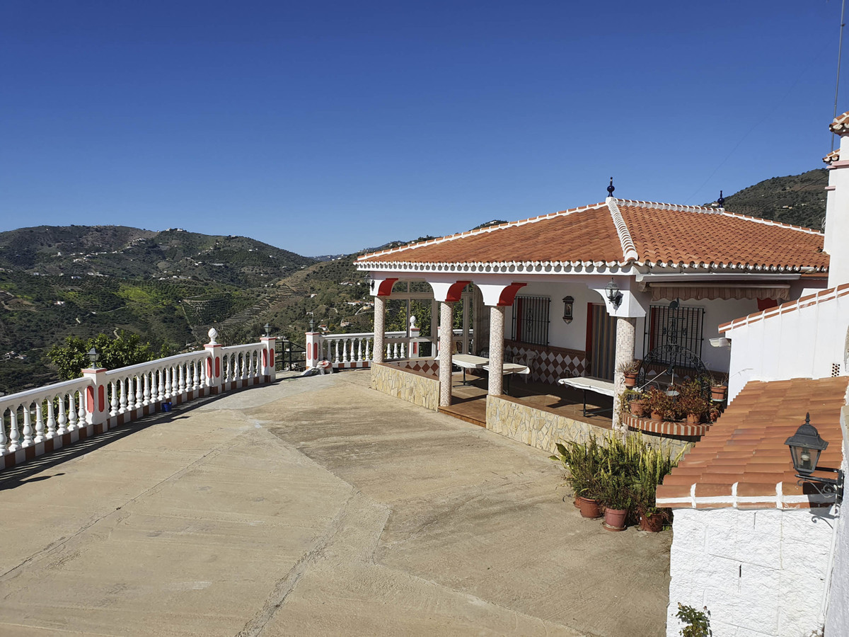 Torrox Campo - A well presented 2 bedroom finca in an outstanding location above Torrox with stunnin, Spain