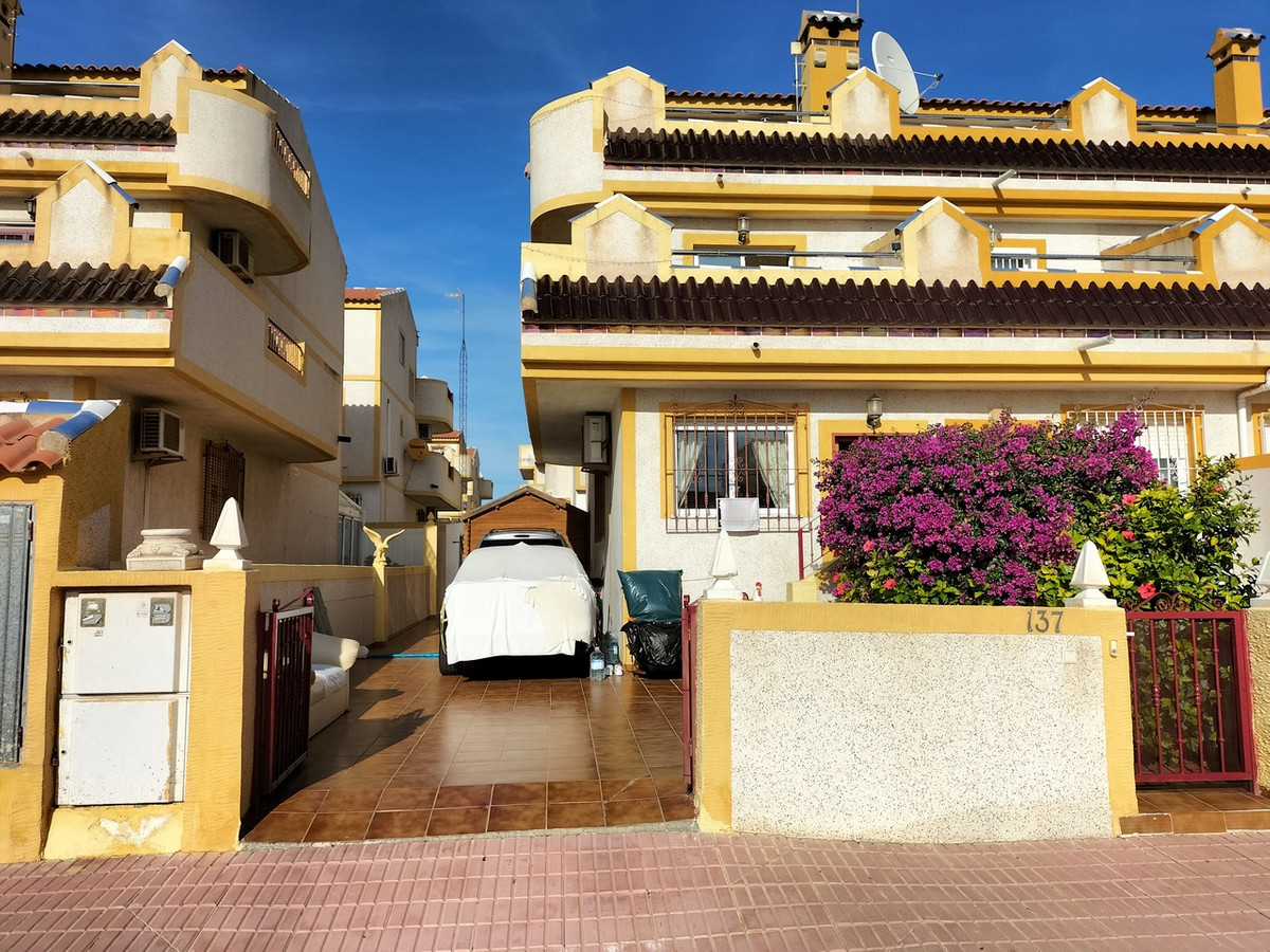 Beautiful sunny SOUTH facing CORNER townhouse in the lovely urbanisation of las chismosas. This 3 be, Spain