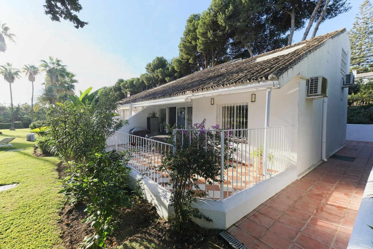 3 bedroom Townhouse For Sale in Marbella, Málaga