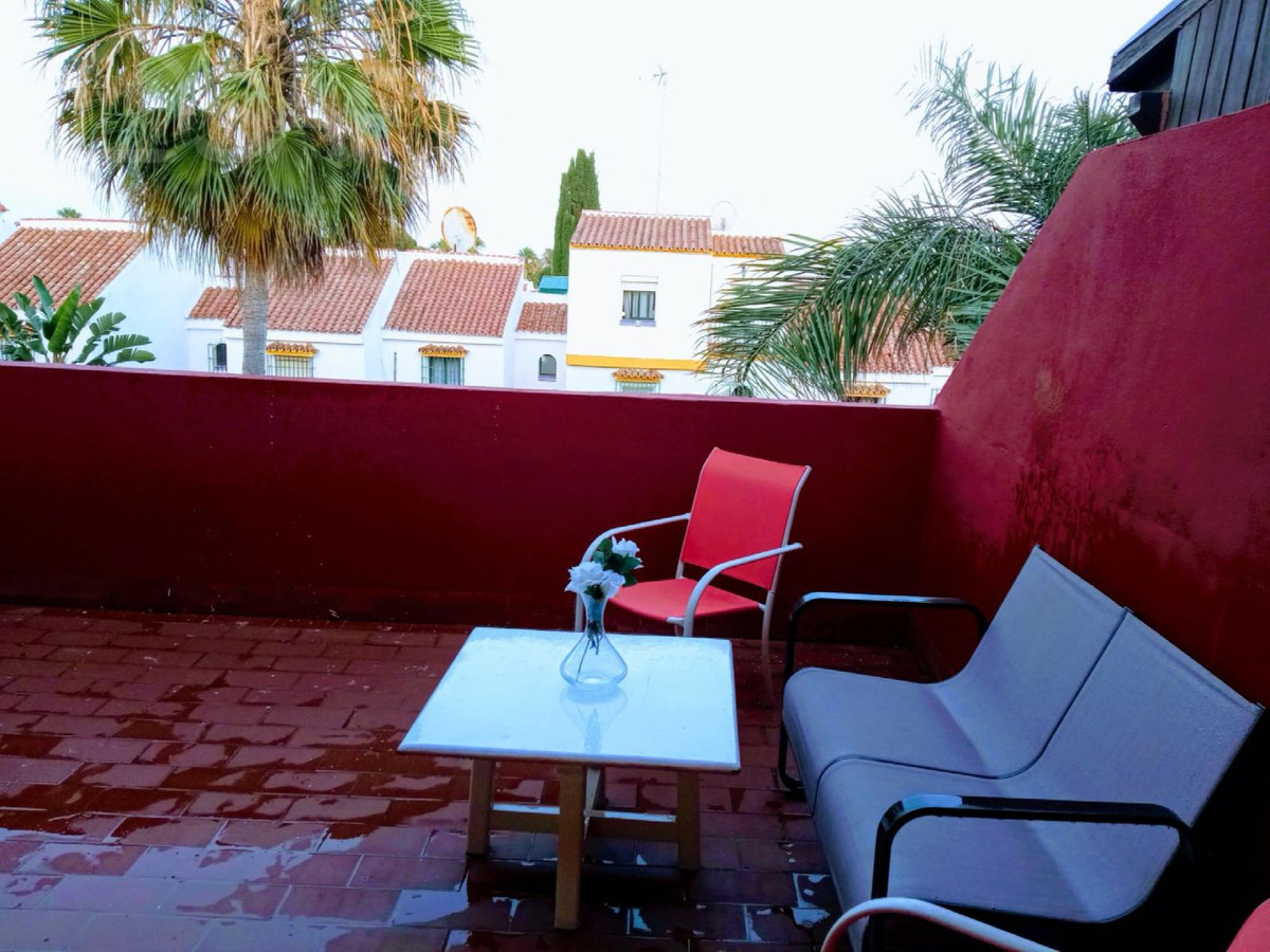 Beautiful penthouse just 500 meters from Casares beach, one hour from downtown Malaga, and one hour from Malaga airport.