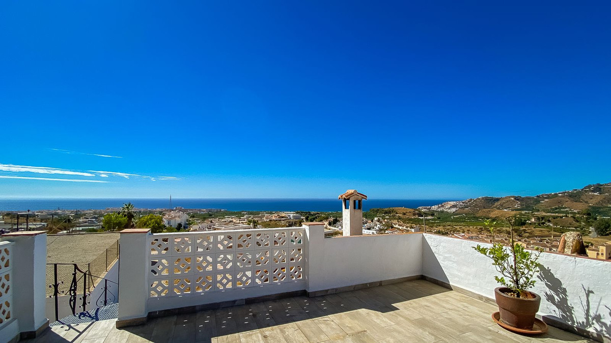 Rustic villa with sea view and communal pool!

Charming villa with a cottage feel and fantastic indo Spain