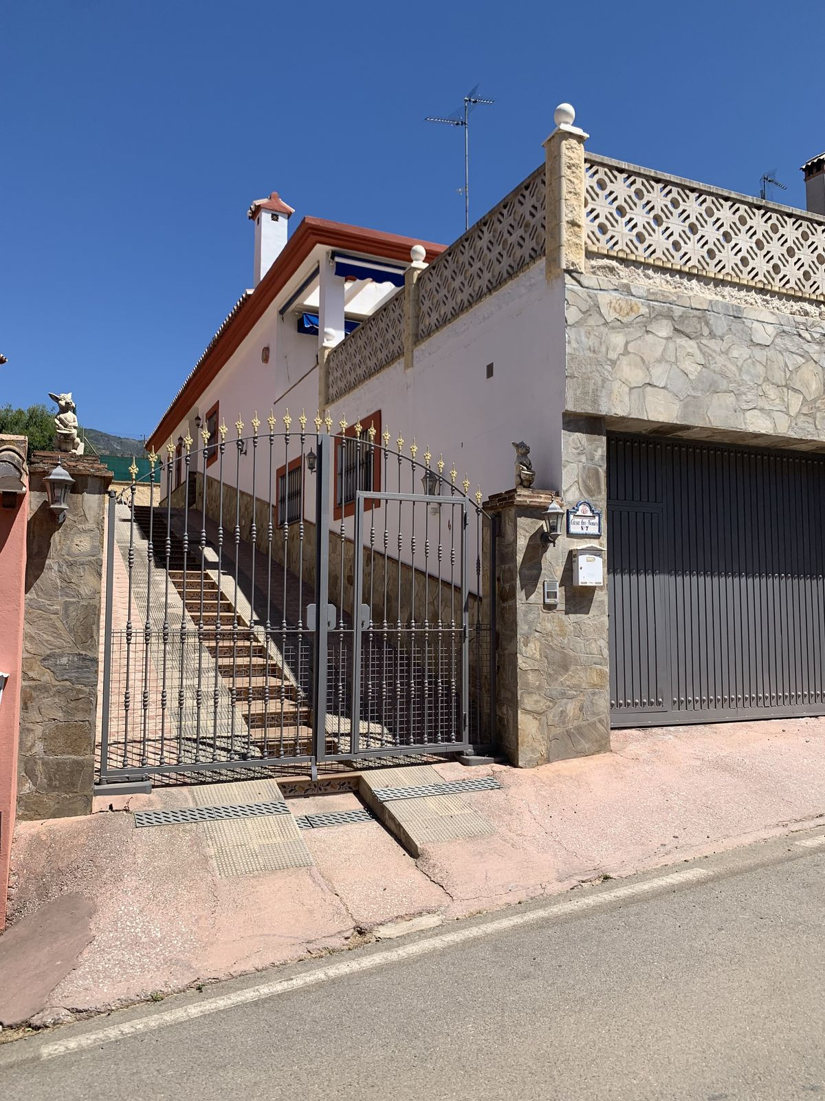 2 Bedroom Detached Villa For Sale Marbella, Costa del Sol - HP4070803