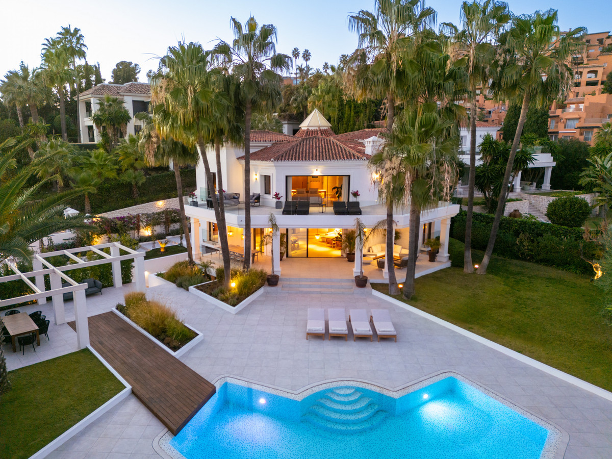 Villa - Chalet en venta en Nueva Andalucía R4326586