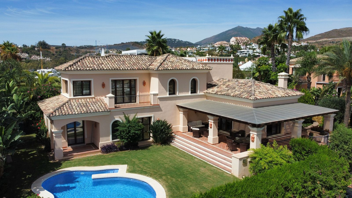 Detached Villa for sale in Las Brisas, Costa del Sol