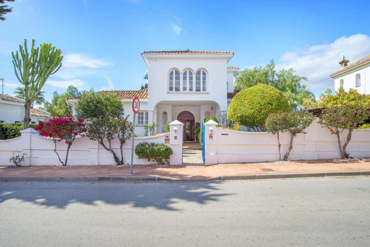 Vrijstaande Villa te koop in San Pedro de Alcántara R3557275