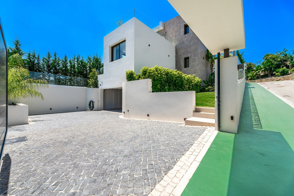 Villa te koop in Nueva Andalucía R4374856
