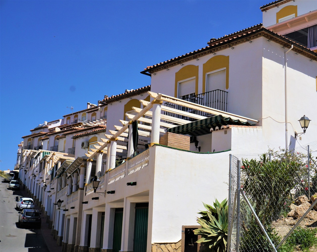 Torrox, Costa del Sol East, Málaga, Espanja - Rivitalo - Puoliksi irrotettu