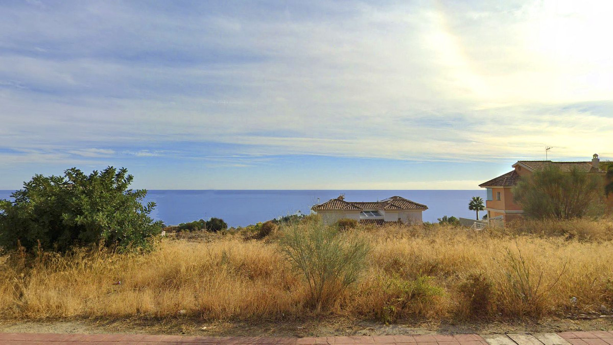 Plot with magnificent sea views.
Located in a quiet area where all permitted constructions are detac, Spain