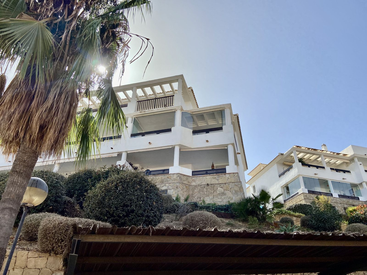 3 bedroom Apartment For Sale in Benalmadena Costa, Málaga - thumb 2