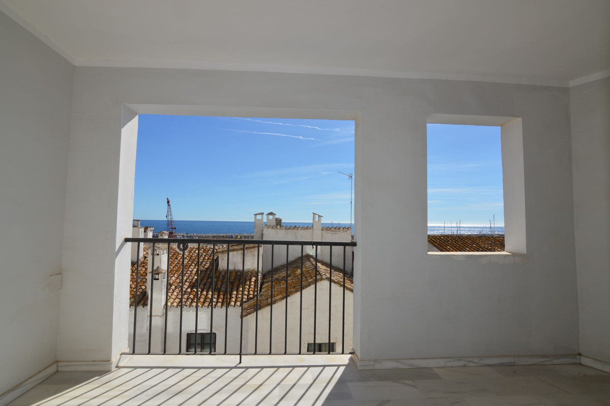 Puerto Banus, 3 bedrooms and 3 bathrooms apartment with sea views.