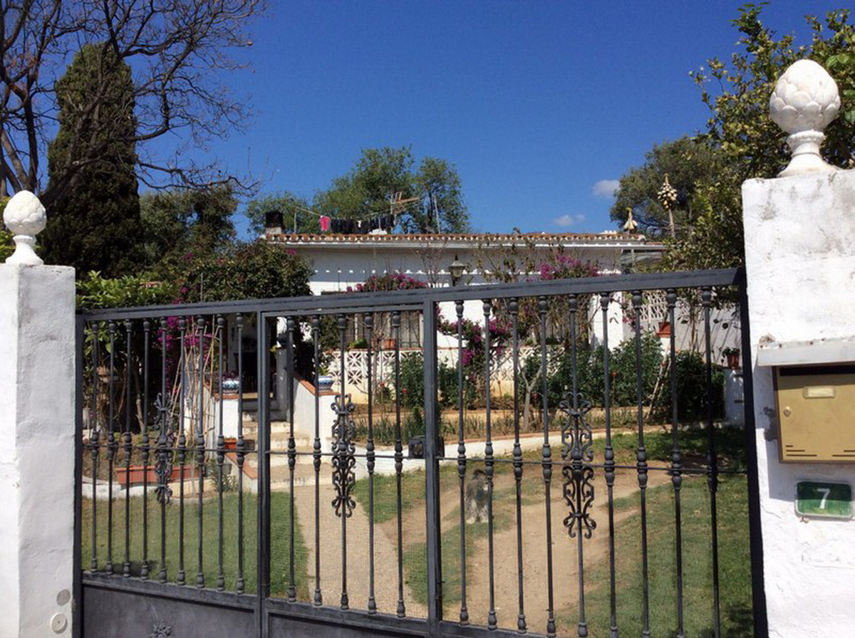 Vrijstaande Villa in Los Pacos Wederverkoop Costa Del Sol
