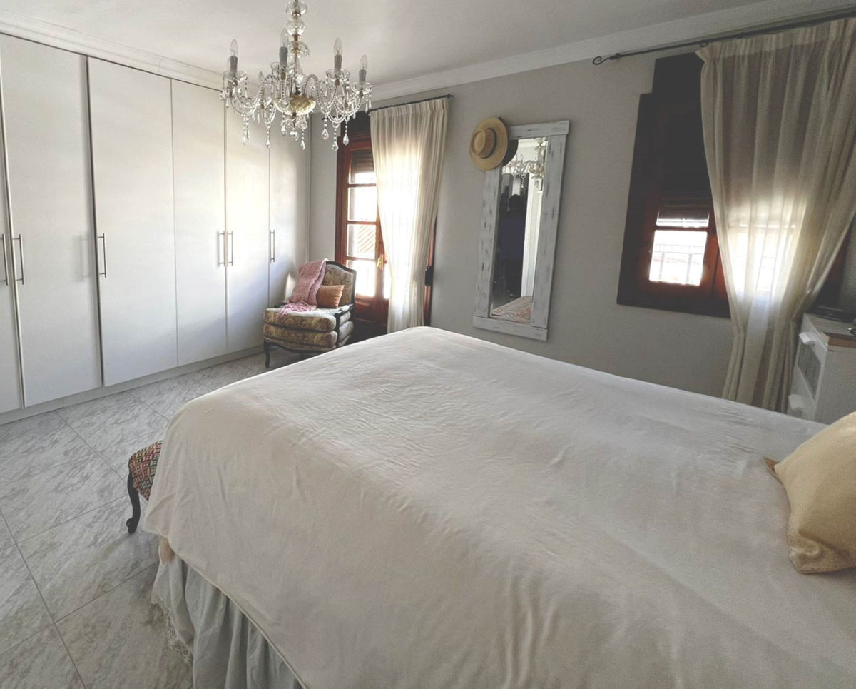 3 Bedroom Villa For Sale, Estepona