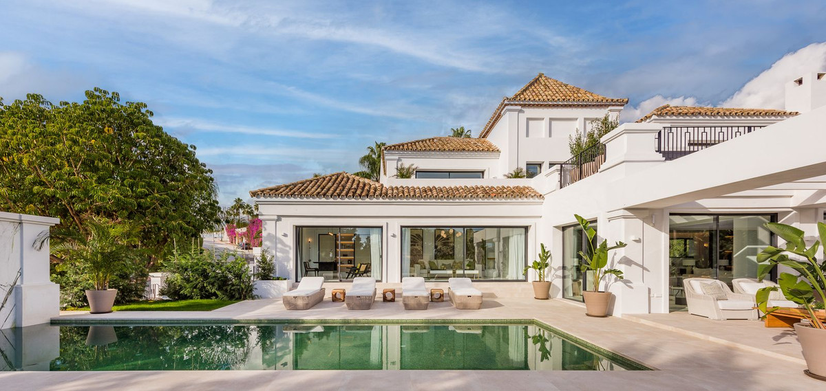 Vrijstaande Villa te koop in Nueva Andalucía R4021570